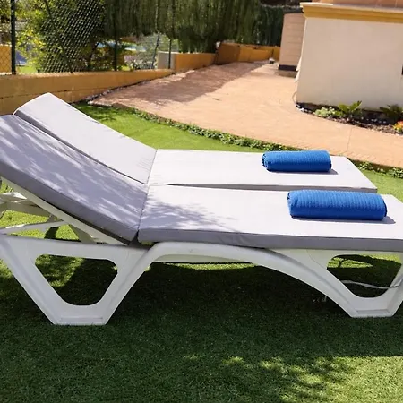 Bajo Junto A La Playa Con Jardin Privado *
